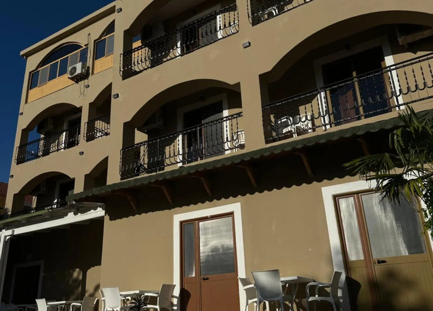 Hotel Kristi Shëngjin 2*,